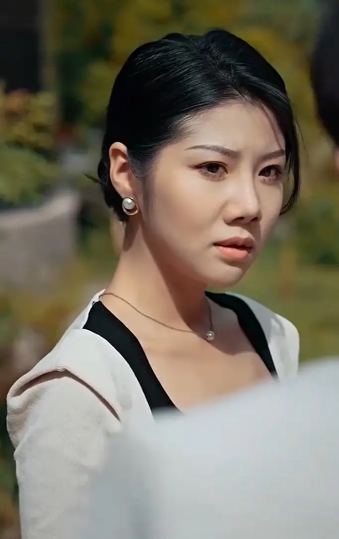 《跳楼后我变成了绝世神医》：重生逆袭的奇幻医术之旅